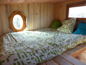couchage pour deux personnes dans la tiny house