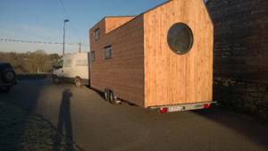 Oeil de boeuf à l'arrière de la tiny house
